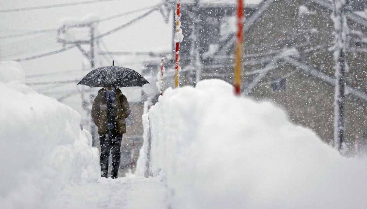 Japonya'da yoğun kar yağışı nedeniyle can kaybı sayısı 17'ye yükseldi