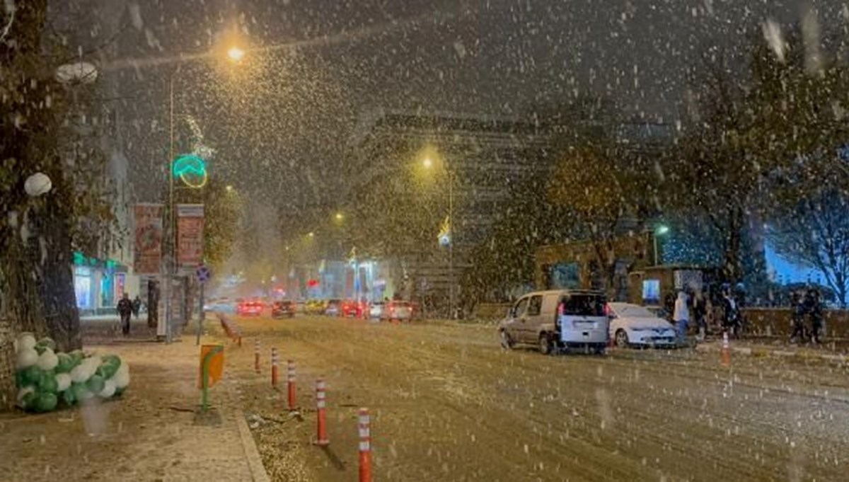 Birçok ilde kar etkili oldu: Yollar kapandı