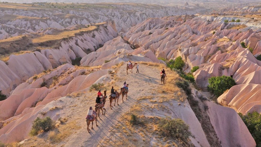 This isn't the Sahara Desert! Cappadocia Camel Tour between Fairy Chimneys Burası Sahra Çölü değil, Kapadokya Peri Bacaları (Kapadokya deve turu) - 1