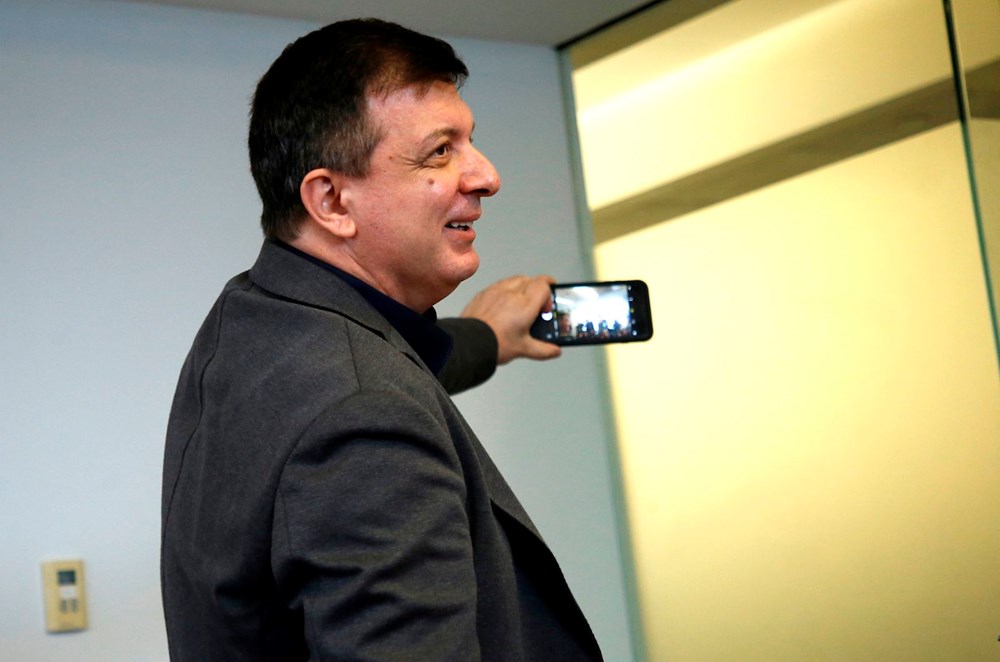 �Duvara bantlanmış muz� eserini alan çift konuştu NTV