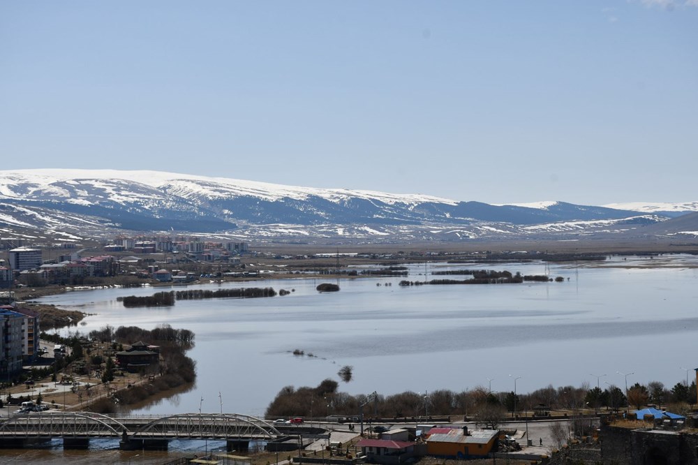 Buzlar Çözüldü, Kura Coştu: Ardahan Ovası Suyla Dans Ediyor 76