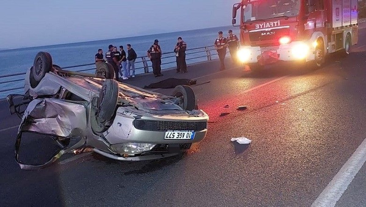 Balıkesir'de gençlerin gece eğlencesi sonrası kaza: 1 ölü, 4 yaralı