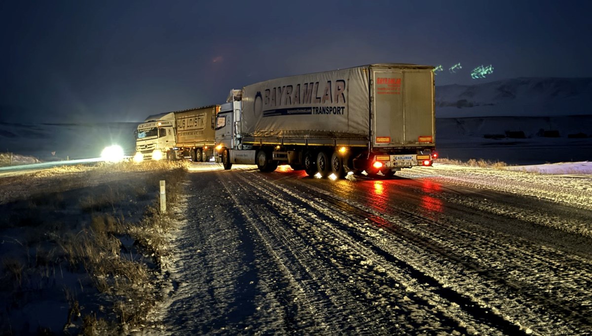 Ulaşıma kar ve tipi engeli: İşte araç trafiğine kapatılan yollar Ulaşıma kar ve tipi engeli: İşte araç trafiğine kapatılan yollar
