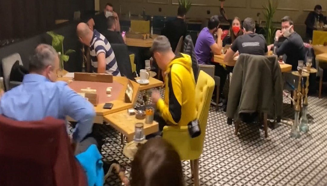 Karantinadan kaçtı, okey oynarken yakalandı