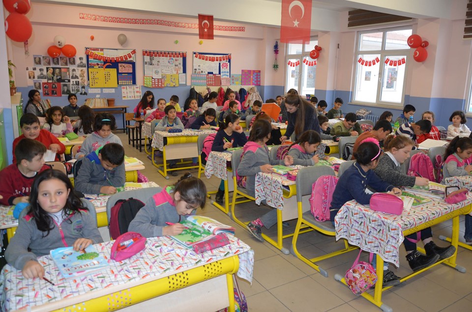 Türkiye’nin en kalabalık ilkokulundaki öğrenci sayısı 66 ilçeden fazla - 1