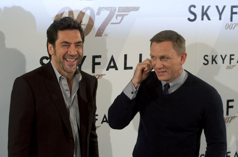 Javier Bardem, Daniel Craig'in doğum gününde pastanın içinden kadın kıyafetiyle çıktığını anlattı - 2