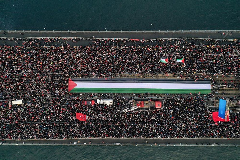 İstanbul'da tarihi buluşma: Binlerce kişi Galata Köprüsü'nde buluştu - 16