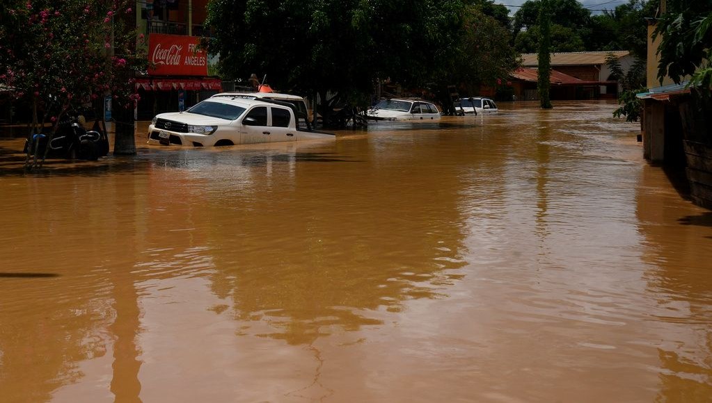 Bolivya'yı sel vurdu: 16 kişi hayatını kaybetti