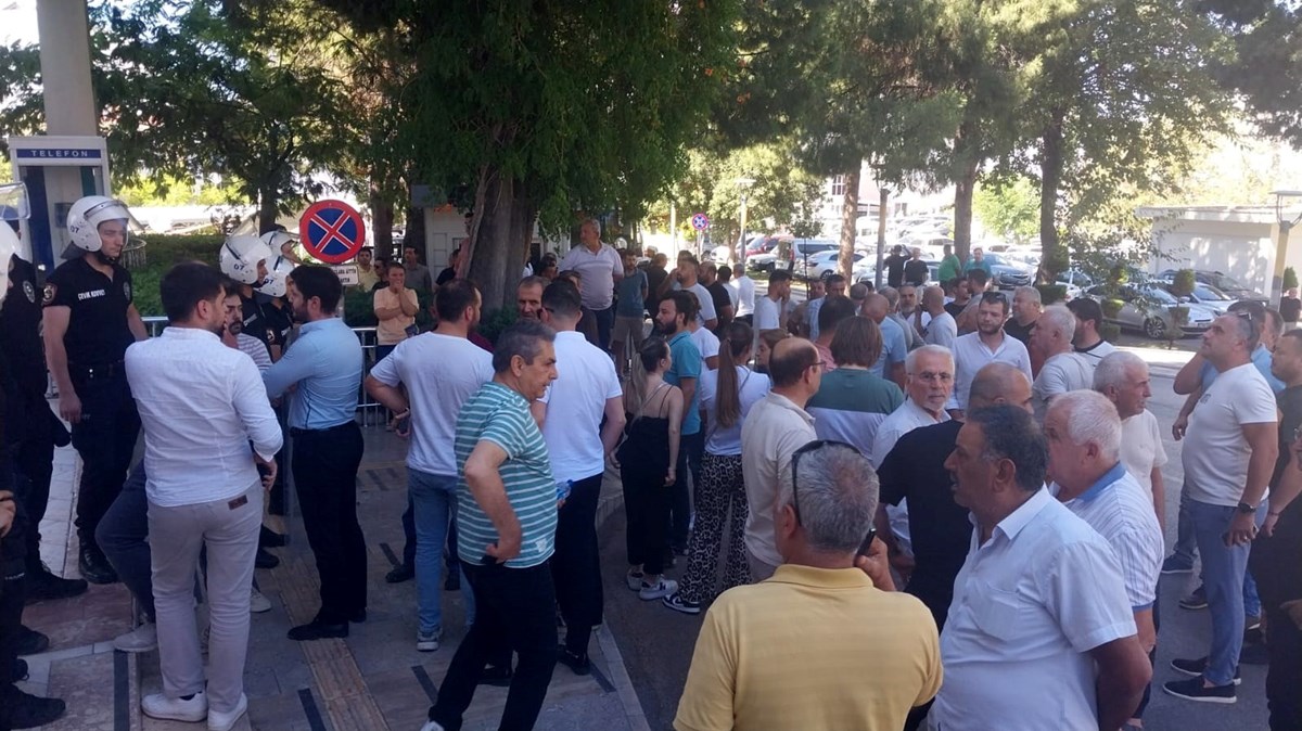 Emniyet güçleri belediye binası çevresinde önlem aldı