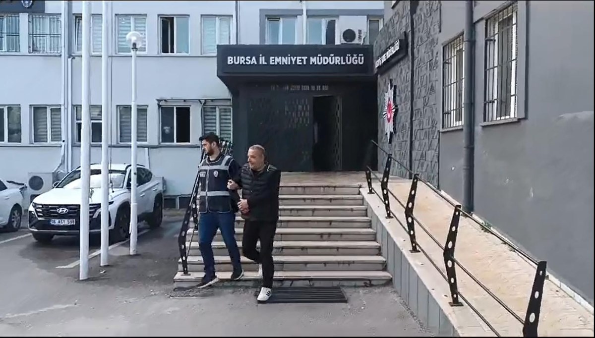 Bursa'da 10 yıldır aranan hükümlü, tek başına yaşadığı evde yakalandı