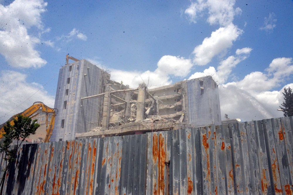 'Dünyanın en saçma binası'nın yüzde 70'i yıkıldı - 9
