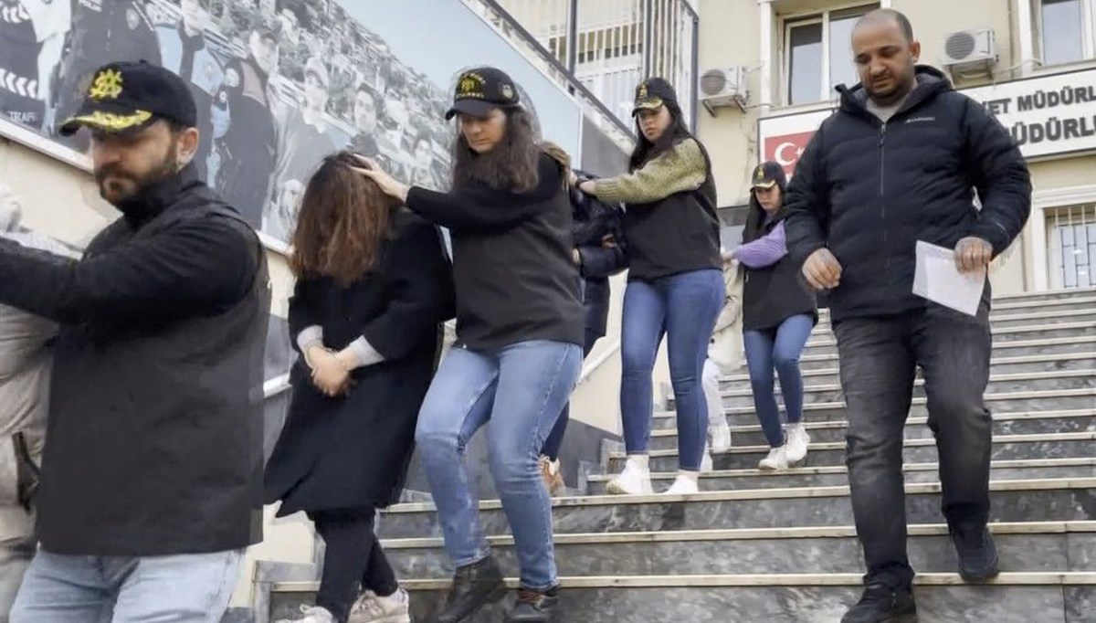İstanbul’da sahte polislerden 1,5 milyon liralık vurgun İstanbul’da sahte polislerden 1,5 milyon liralık vurgun