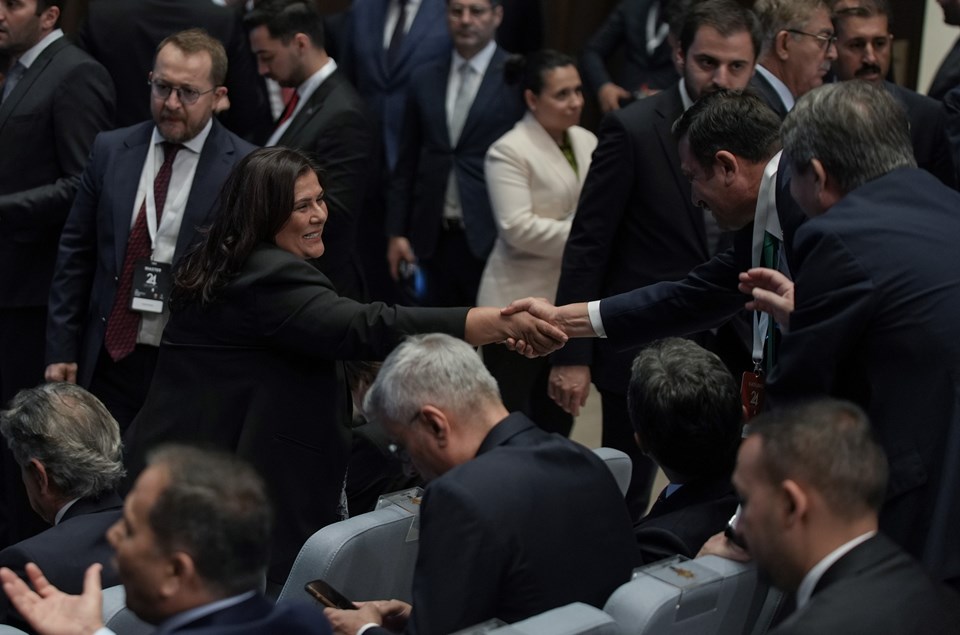 CHP'den istifa eden Aydın Büyükşehir Belediye Başkanı Özlem Çerçioğlu, AK Parti'de - 1