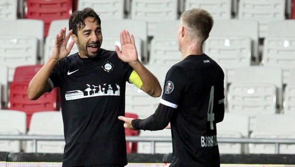 Profesyonel liglerin en yaşlı oyuncusu Altay'ın kaptanı İbrahim Öztürk gençlere taş çıkardı: 41 yaşında 3 gol