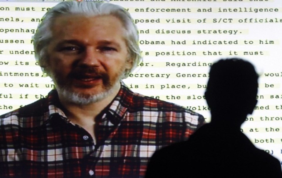 Assange'ın destekçileri onun gazeteci olarak hareket ederek ifade özgürlüğü koruduğunu bildirdi. 