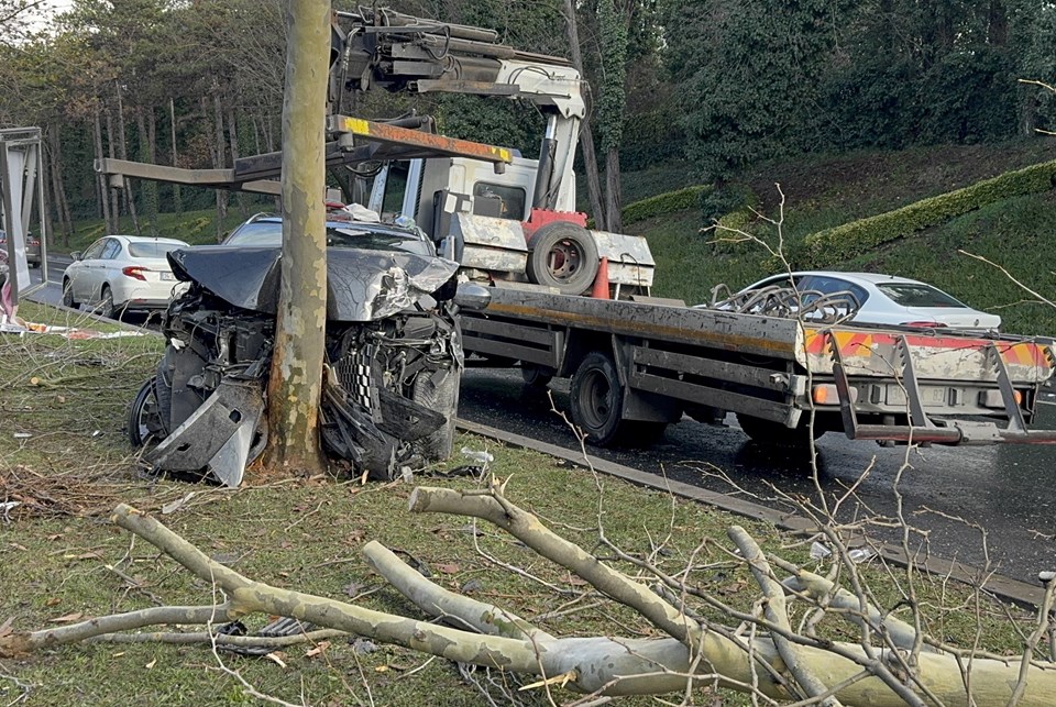 Sarıyer'de zincirleme trafik kazası: 2 yaralı - 1