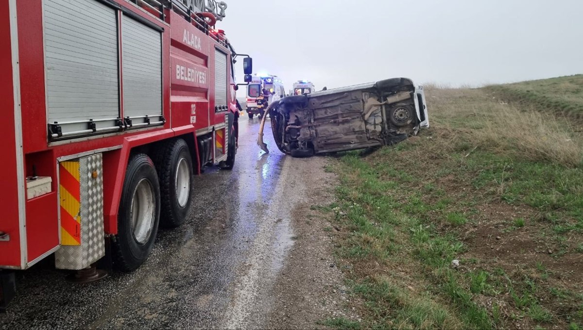 Çorum'da otomobil şarampole devrildi: 5 yaralı