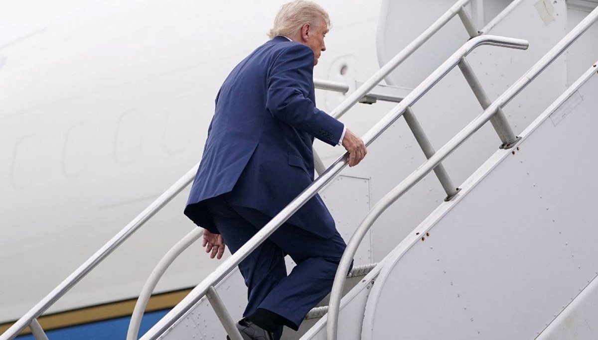 Trump tökezledi Trump tökezledi