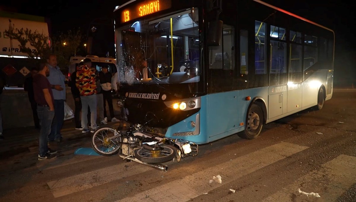 Halk otobüsüyle motosiklet çarpıştı: 1 ölü, 1 yaralı