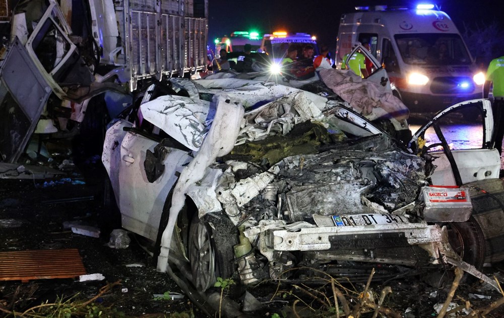 Mersin'de zincirleme trafik kazası: 10 ölü, 40 yaralı - 15