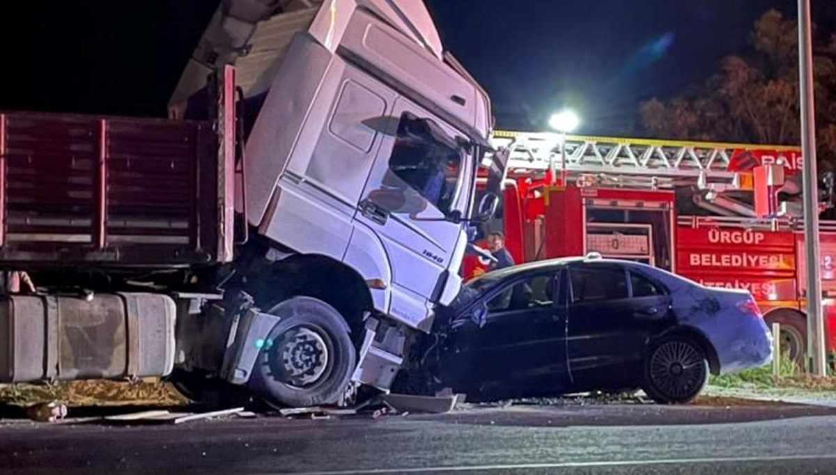 Ters yönde giden otomobil, TIR’la çarpıştı: 1 ölü Ters yönde giden otomobil, TIR’la çarpıştı: 1 ölü