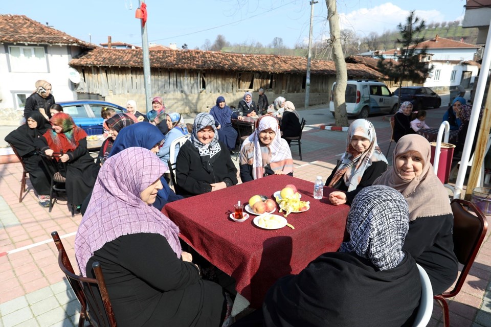 Senede bir gün bu köyde erkeklerin sokağa çıkması yasak! - 1