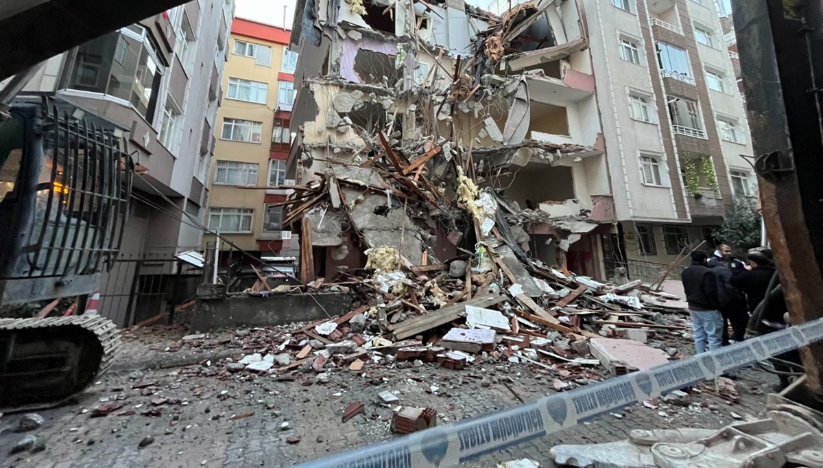 Bahçelievler’de kentsel dönüşüm yıkımı sırasında bitişikteki binanın kolonları zarar gördü