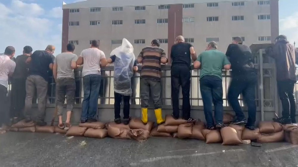 Esenyurt'ta şiddetli yağmur Başakşehir'de dolu yağdı - 3