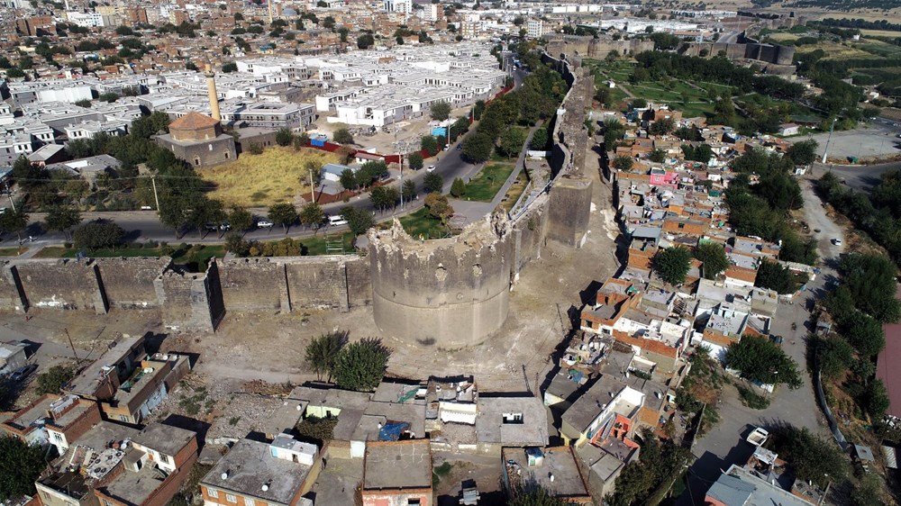 Diyarbakır'da gecekonduların yıkılmasıyla kitabe ve nişler ortaya çıktı - 11