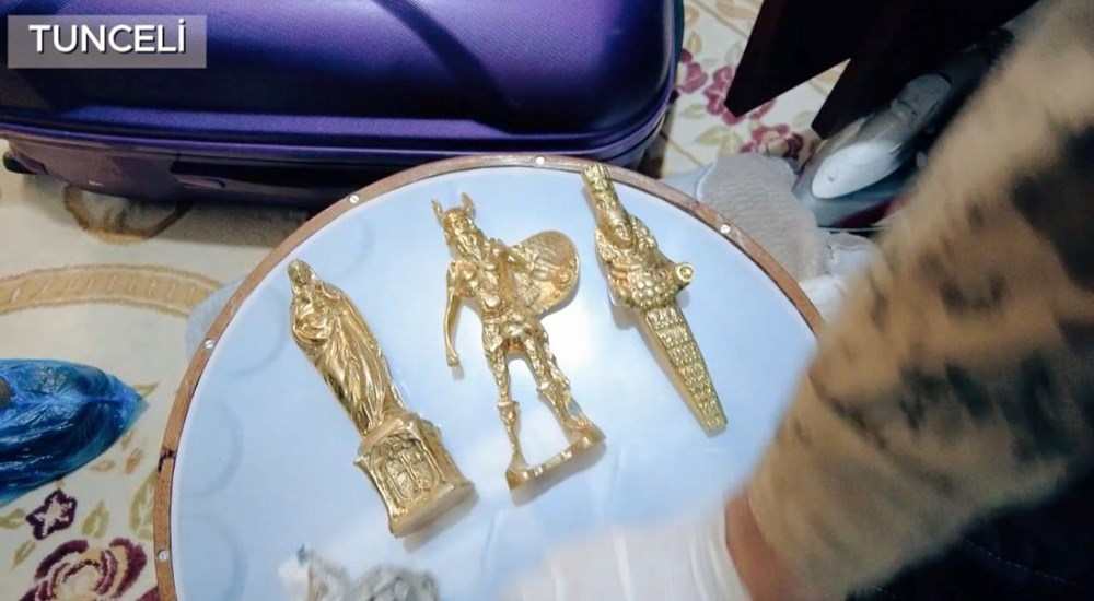 Papaz Kılığına Giren Dolandırıcılar Köylüyü Sahte Define Haritasıyla Milyonluk Vurgun Yaptı! 72 BOnov5i9v06WGICr7jsp1w