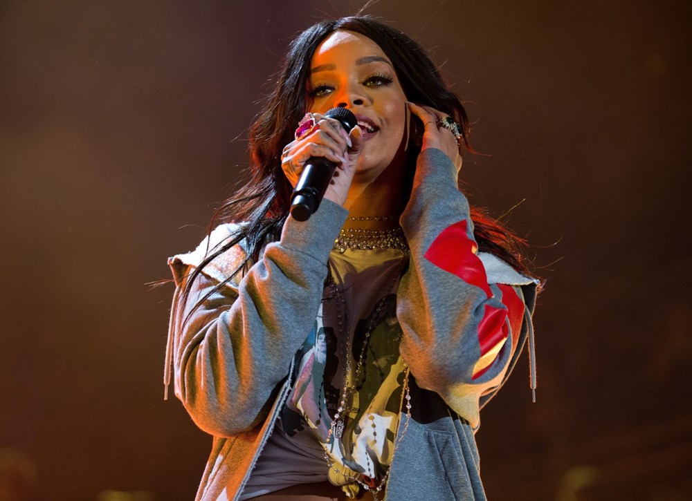 Rihanna kimliği olmadığı için bara alınmadı - 1