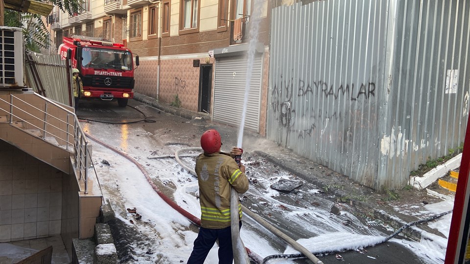 İstanbul Şişli'de metruk binada yangın - 1