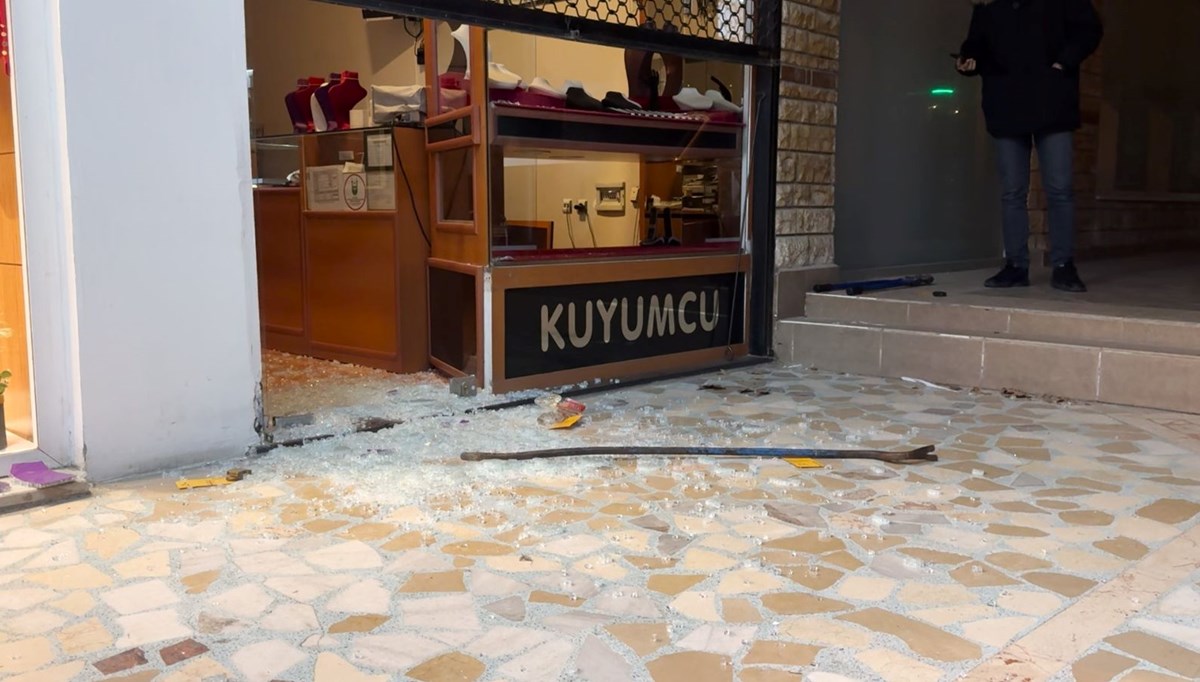 Bursa’da kuyumcu soygunu: 500 bin lira değerindeki altınları çaldılar