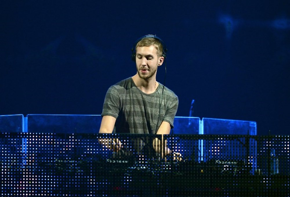 Calvin harris so close. Calvin Harris. Calvin Harris 2005. Гэвин Харрис диджей. Calvin Harris DJING.