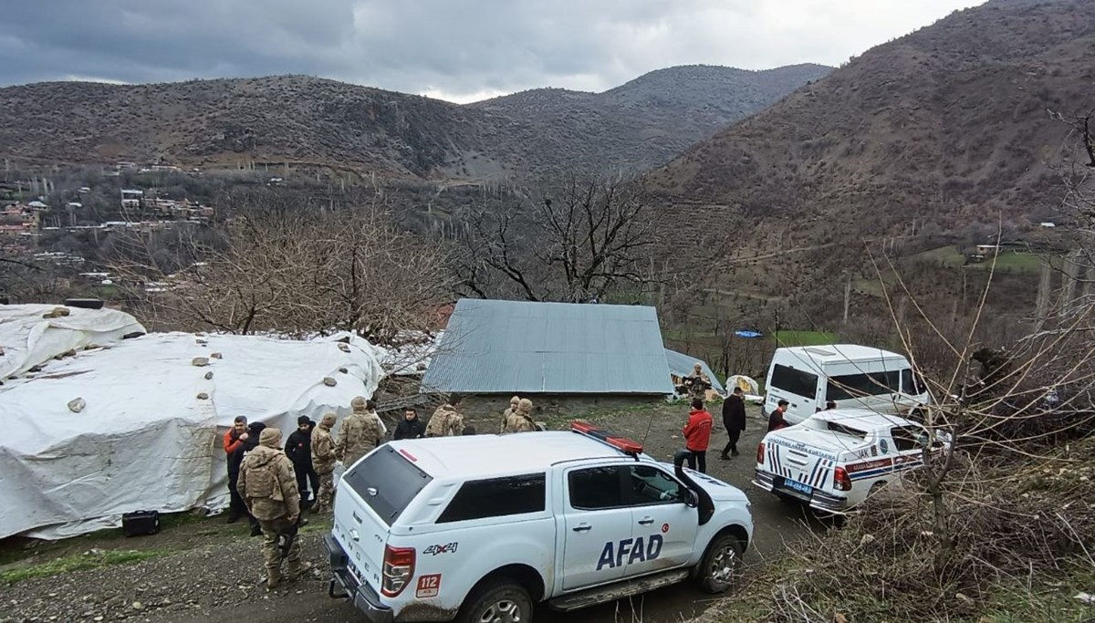 Dere kenarında ceketi ve takma dişleri bulundu: 65 yaşındaki adamdan 5 gündür haber yok Dere kenarında ceketi ve takma dişleri bulundu: 65 yaşındaki adamdan 5 gündür haber yok