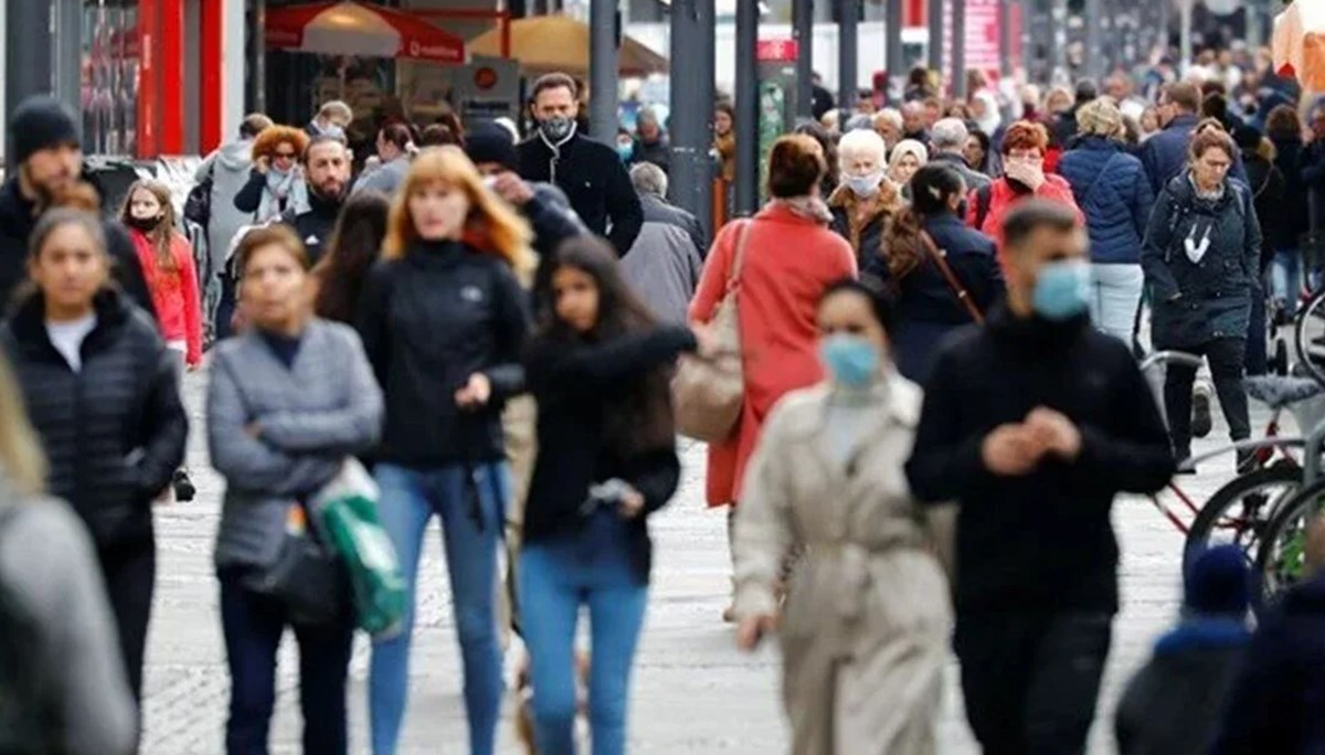 Almanya’da Covid-19 tedbirleri gevşetiliyor