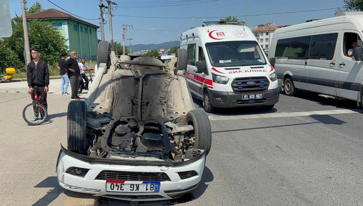 Yayaya yol veren otomobile çarpıp takla attı