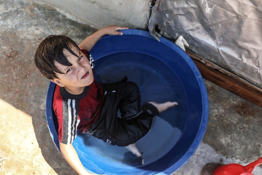 İdlib'deki kamplarda termometreler 50 dereceyi gösterdi: Hayatımızın en zor günlerinden - 5