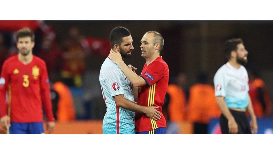 Iniesta'dan Arda Turan ve Rafinha'ya veda mesajı