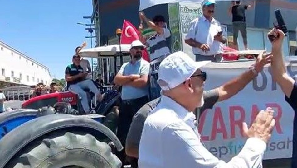 CHP'li vekil konuşurken "Kimseyi konuşturmam" diyerek havaya ateş etti