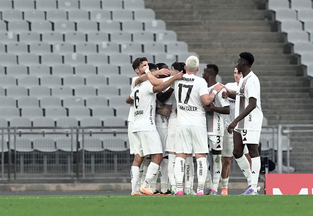 Gaziantep FK futbolcuları, gol sonrası böyle sevinç yaşadı.
