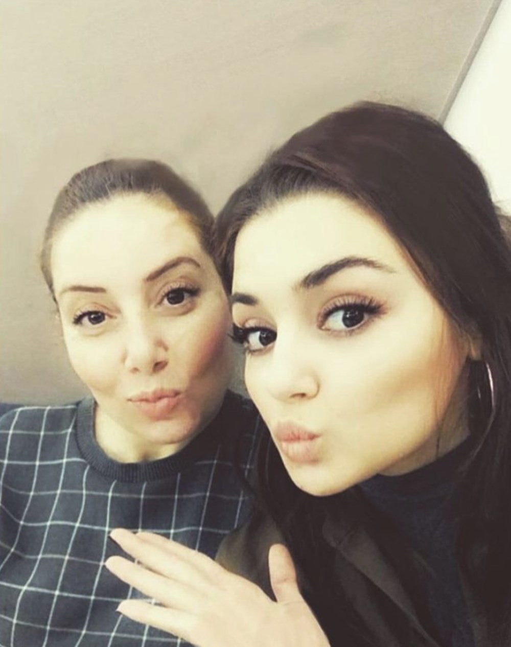 Hande Erçel'den duygusal mesaj - 2