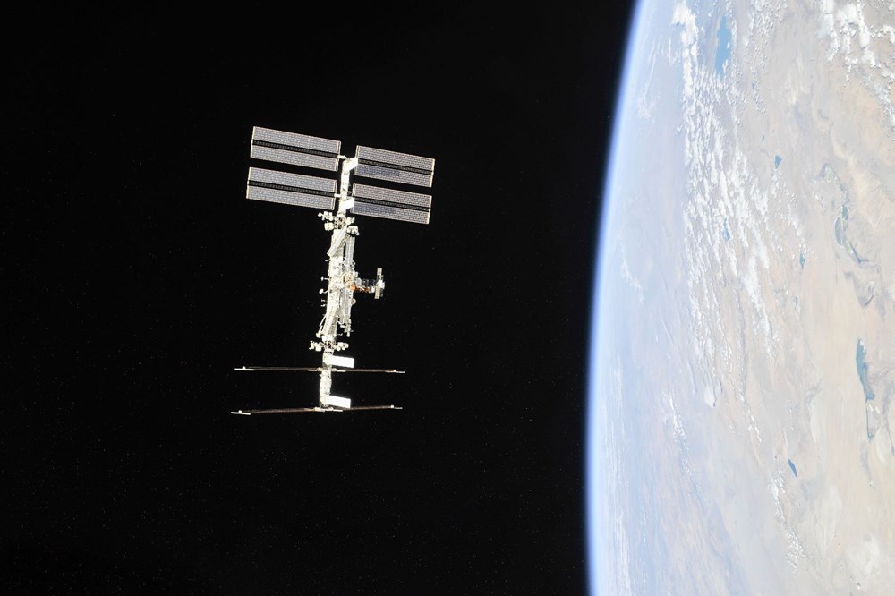 Russian cosmonauts discover new cracks on International Space Station - 3