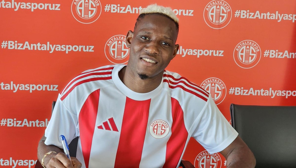 Moussa Djenepo Antalyaspor’a imzayı attı