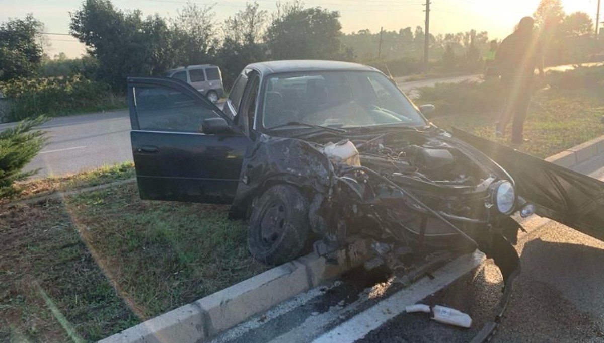 Otomobil, öğrenci servisi ile çarpıştı: 5 yaralı Otomobil, öğrenci servisi ile çarpıştı: 5 yaralı