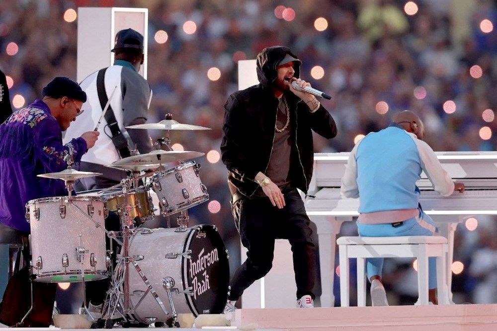 Super Bowl devre arası şovunda diz çöken Eminem'e NFL'den yanıt - 5