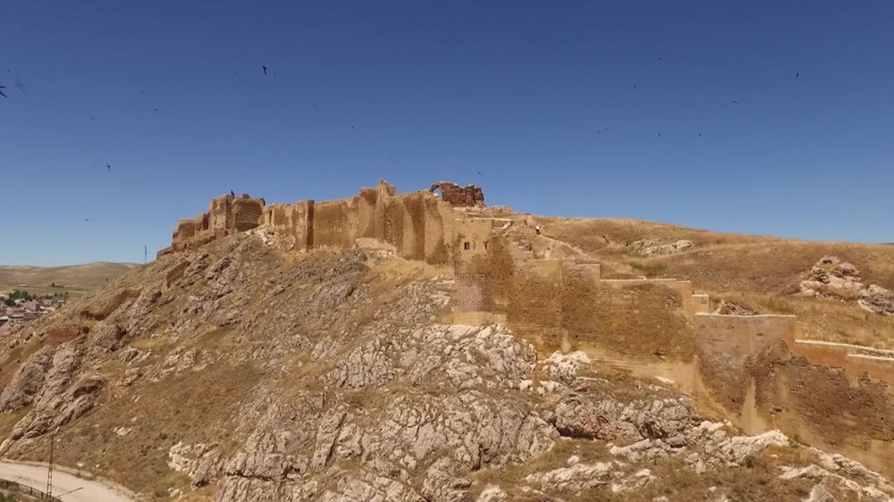 Bayburt Kalesi'nde tarihi kalıntı ve eserlere ulaşıldı - 6