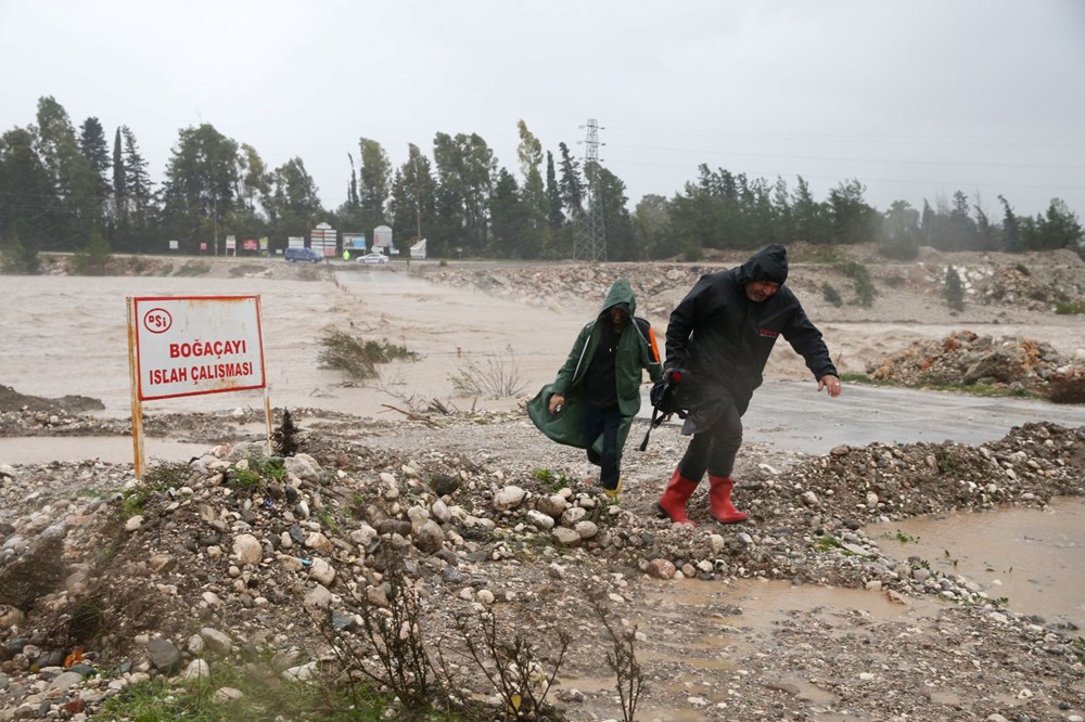 Kırmızı kodla aşırı yağış uyarısı yapılan Antalya'da sağanak etkili oluyor - 22