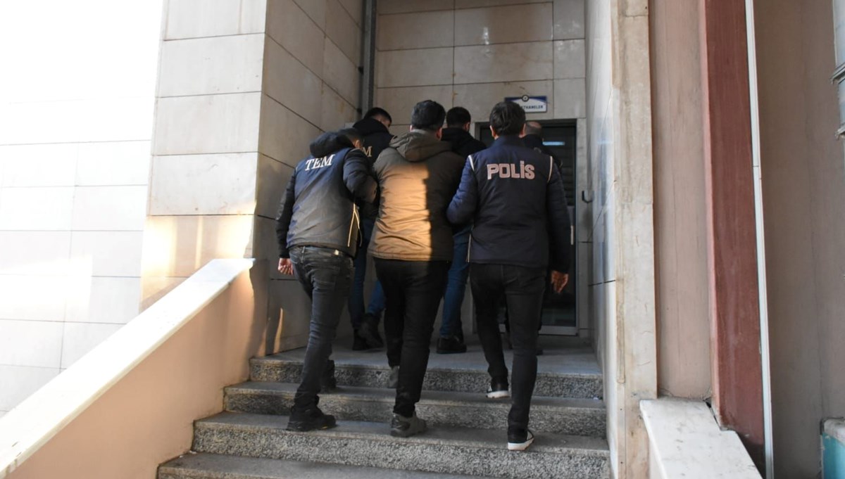 Siirt ve Kahramanmaraş'ta FETÖ operasyonu: 3 gözaltı Siirt ve Kahramanmaraş'ta FETÖ operasyonu: 3 gözaltı
