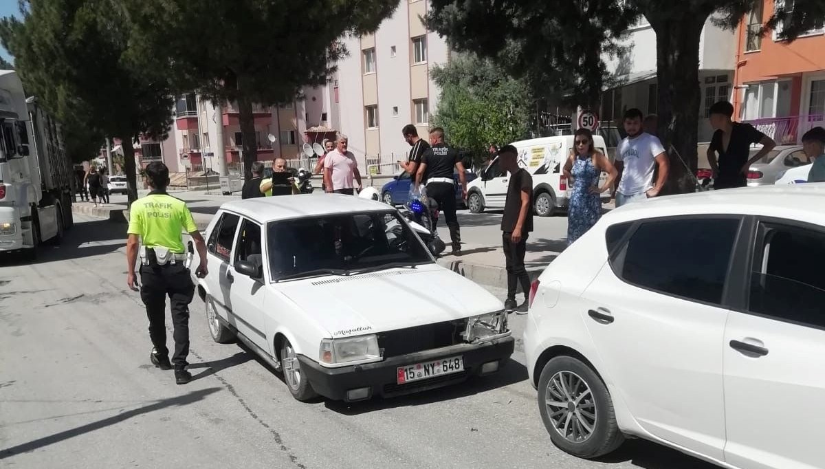 Ppolisleri peşine takan 17 yaşındaki gence 82 bin TL ceza Ppolisleri peşine takan 17 yaşındaki gence 82 bin TL ceza